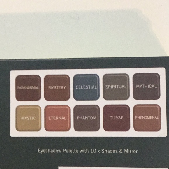 Models own supernatural eyeshadow palette 10 colors included - Picture 5 of 6